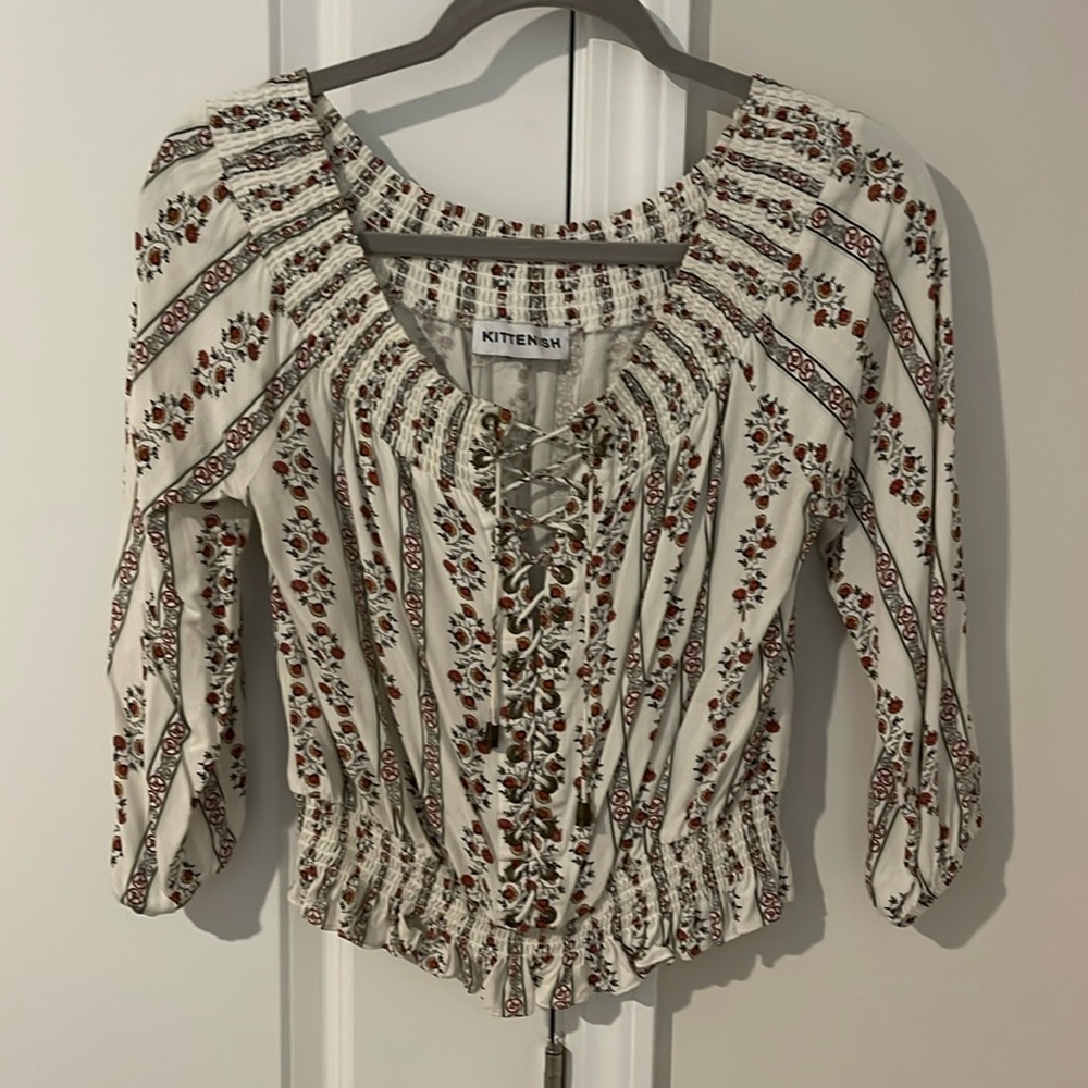 Kittenish by Jessie James Decker White and Floral Lace Up Top